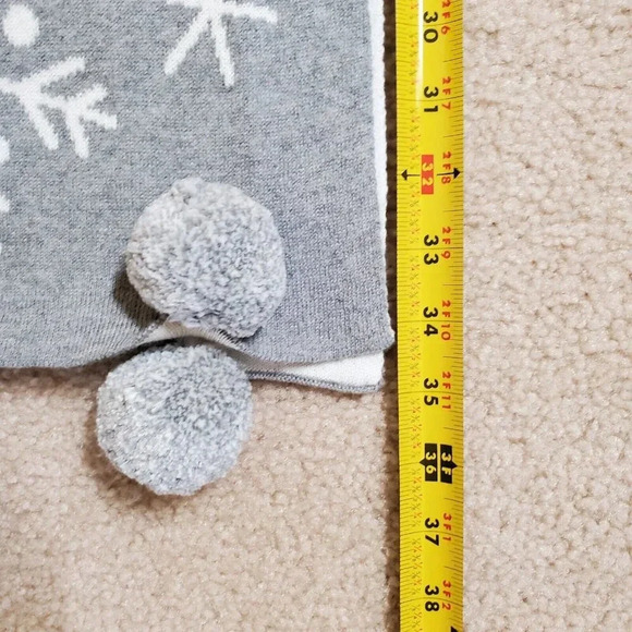 Winter Knit Scarf Gray White Snowflake Pattern Pom Pom Ends Cotton Reversible - Picture 13 of 14